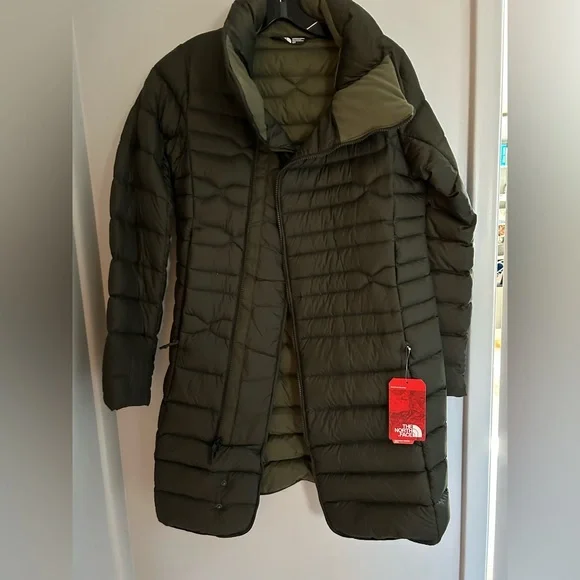 Women’s Down North Face winter coat, brand new with tags. Size small - Picture 3 of 15